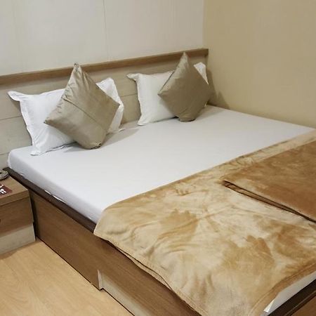 Hotel Oasis Мумбаи Экстерьер фото