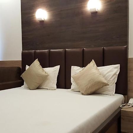 Hotel Oasis Мумбаи Экстерьер фото