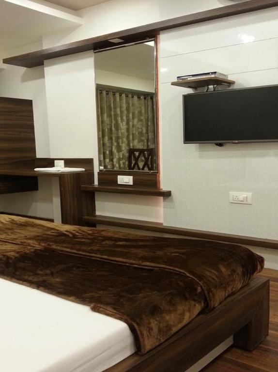 Hotel Oasis Мумбаи Экстерьер фото