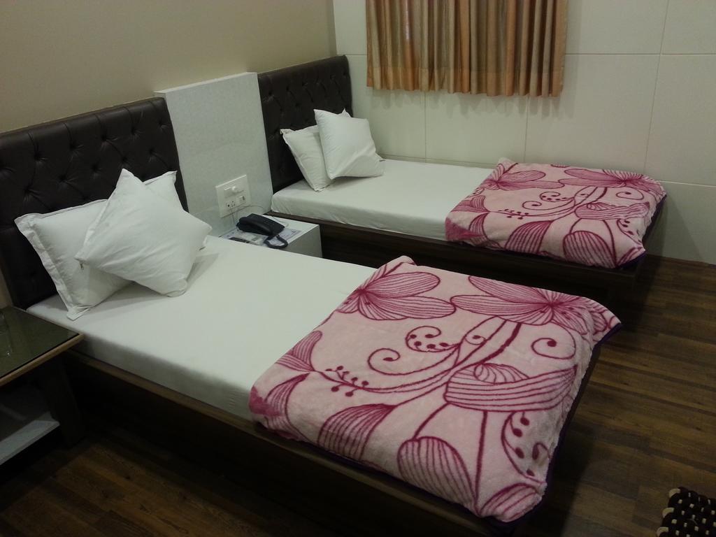 Hotel Oasis Мумбаи Номер фото