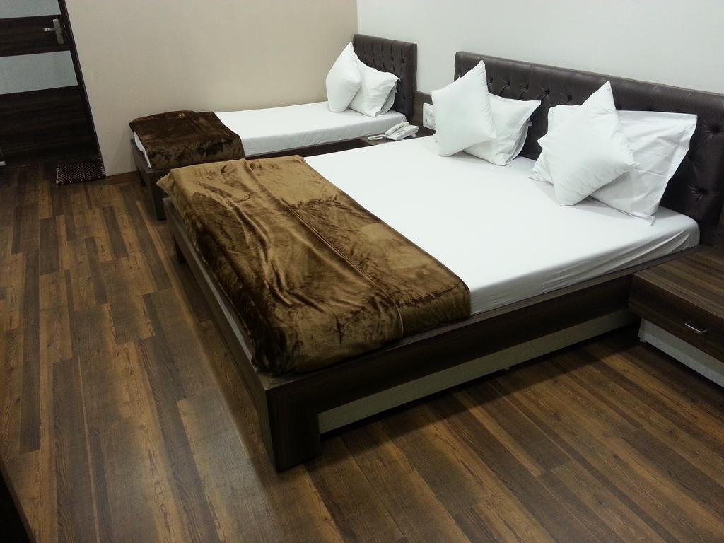 Hotel Oasis Мумбаи Номер фото