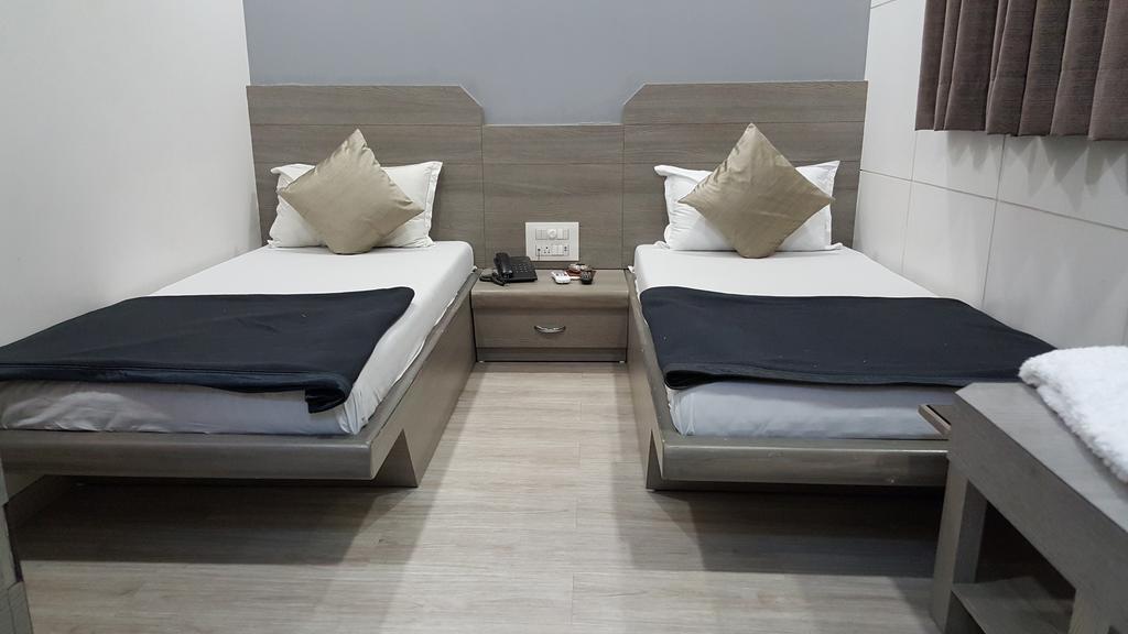 Hotel Oasis Мумбаи Номер фото