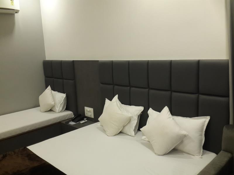 Hotel Oasis Мумбаи Экстерьер фото